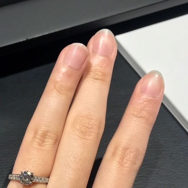 【ヴァン クリーフ＆アーペル(Van Cleef & Arpels)の口コミ】 こちらのデザインはどこのブランドでも置いてあるようなデザインですが、…