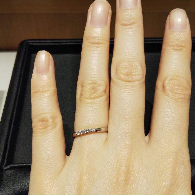 【エクセルコダイヤモンド(EXELCO DIAMOND)の口コミ】 いくつかのお店に行きましたが、太いものよりは細いものが自分の好みだと…