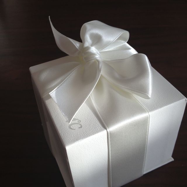 【4℃ BRIDAL(ヨンドシーブライダル)の口コミ】 海外ブランドのものは太くて短い私の指には似合わなかった。
ウェーブして…