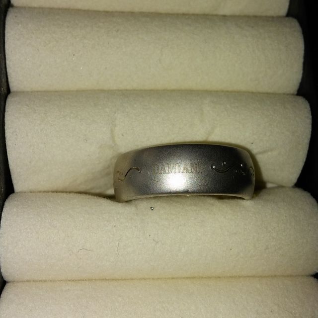 【DAMIANI(ダミアーニ)の口コミ】 他の人とは違うデザインが欲しくて、太めの指輪にしてもらいました。主人…