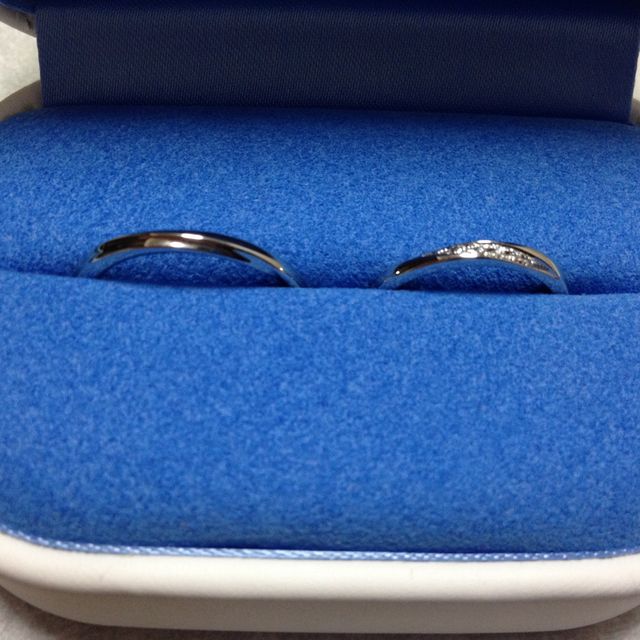 【銀座ダイヤモンドシライシの口コミ】 シンプルながらも、見る角度によってキラキラと光り、試着してすぐに気に…