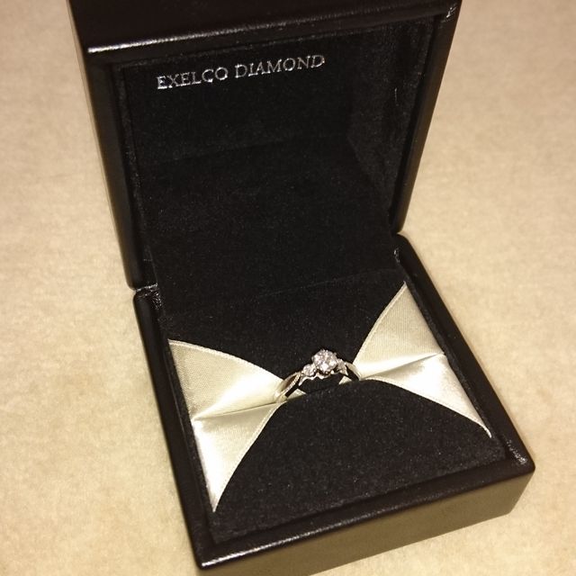 【エクセルコダイヤモンド(EXELCO DIAMOND)の口コミ】 年齢を重ねてもずっと使えるデザインであり、主役のダイヤモンドが綺麗に…