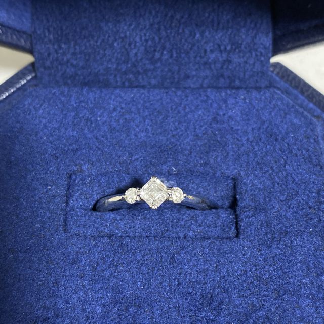 【ROYAL ASSCHER(ロイヤル・アッシャー)の口コミ】 ロイヤルアッシャー特有のロイヤルアッシャーカットの技術と、他のブラン…