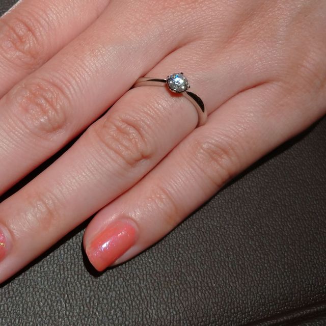 【アイプリモ(I-PRIMO)の口コミ】 価格がお手頃で、デザインがとてもかわいかったのが決め手です。特に、細…