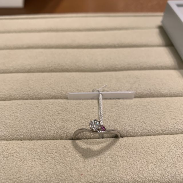 【TRECENTI(トレセンテ)の口コミ】 ネットで多くのブランド指輪を見ている中で、
フローラを見つけた時から、…