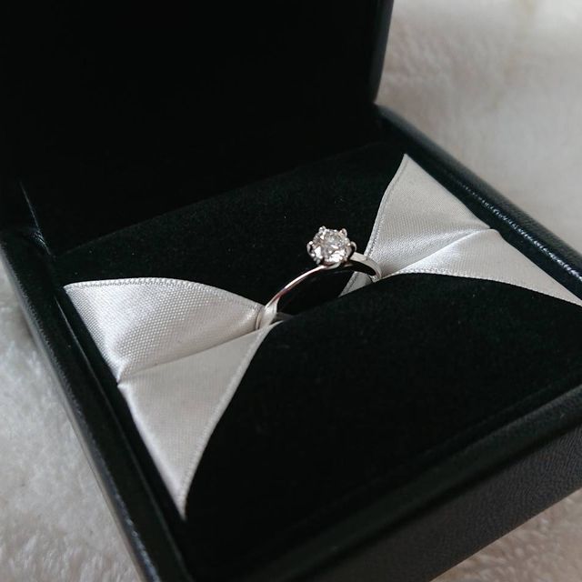 【エクセルコダイヤモンド(EXELCO DIAMOND)の口コミ】 シンプルなデザインが好みでストレートタイプかウェーブタイプで悩んでい…