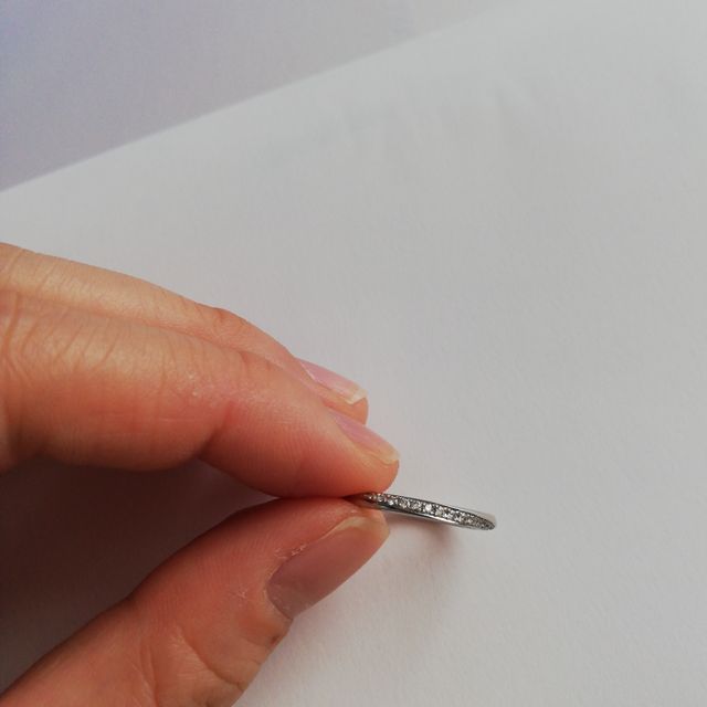 【銀座ダイヤモンドシライシの口コミ】 普段指輪をつけることがないので、つけたときに違和感を感じないくらいの…
