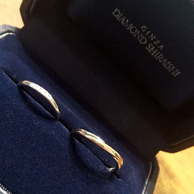 【銀座ダイヤモンドシライシの口コミ】 シンプルなデザインでありつつ、自分の指が綺麗に見えたところが一番の決…