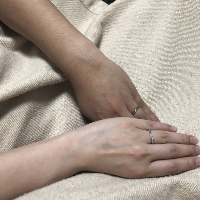 【HOSHI no SUNA 星の砂(ほしのすな)の口コミ】 V字のデザインを探していました。仕事柄あまり派手に見えてしまうものには…