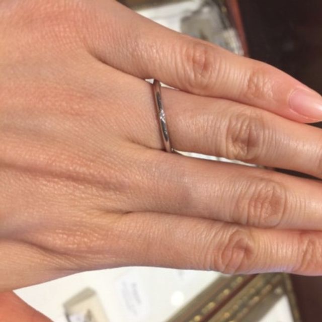 【ケイウノ ブライダル(K.UNO BRIDAL)の口コミ】 ラインの幅が細めのものを探していました。このリングは細めであり且つ強…