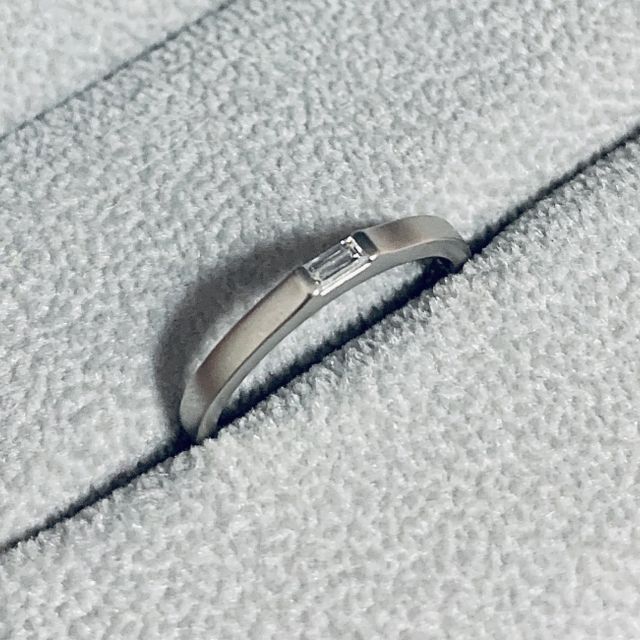 【LAPUR(ラピュール)の口コミ】 他の指輪とは違いダイヤが四角くカットしてあるものが珍しく、シンプルで…