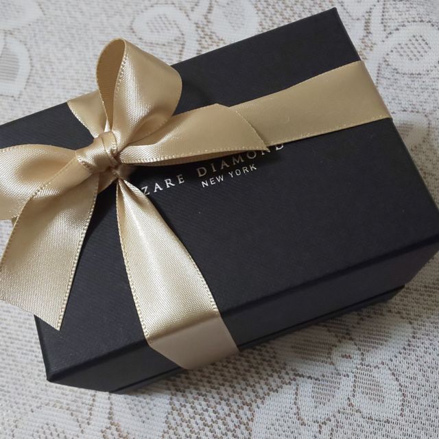 【ラザール ダイヤモンド(LAZARE DIAMOND)の口コミ】 シンプルながらダイヤの輝きが断然違いました。
最初ひと粒と決めたのです…