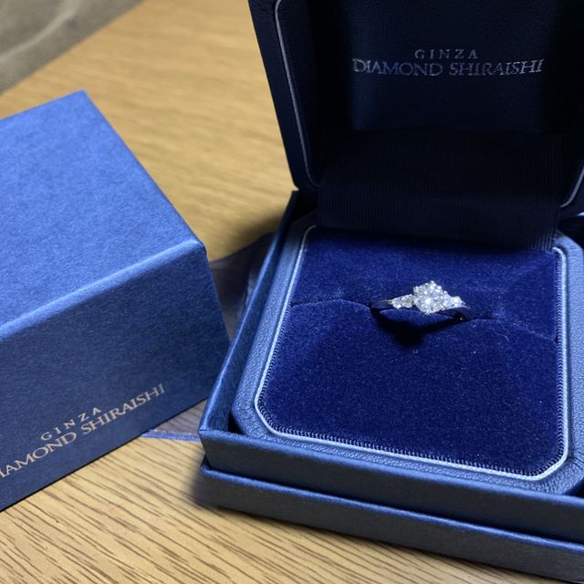 【銀座ダイヤモンドシライシの口コミ】 【デザイン】シンプルなものを選びました。日本人の指に合わせてクロスの…