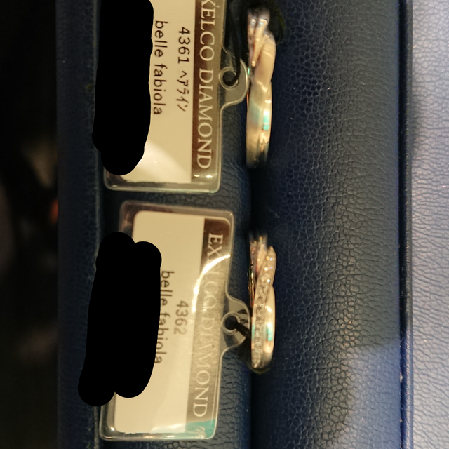 【エクセルコダイヤモンド(EXELCO DIAMOND)の口コミ】 ウェーブデザインで、女性用はそのウェーブ部分にダイヤが入っていてとて…