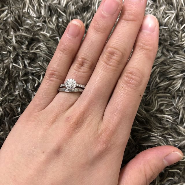 【ラザール ダイヤモンド(LAZARE DIAMOND)の口コミ】 婚約指輪をこちらで購入し、ダイヤの美しさやデザイン、スタッフの方の対…