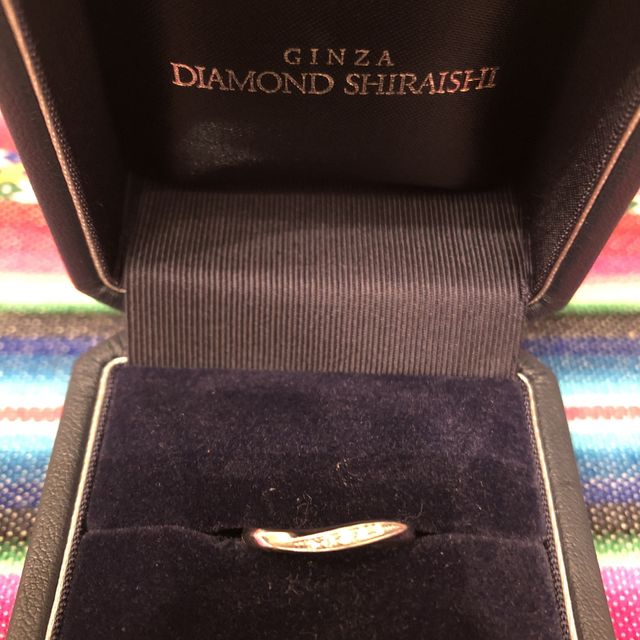 【銀座ダイヤモンドシライシの口コミ】 仕事中含めずっと指輪を付けていたかったので、シンプルかつ自分の指に違…