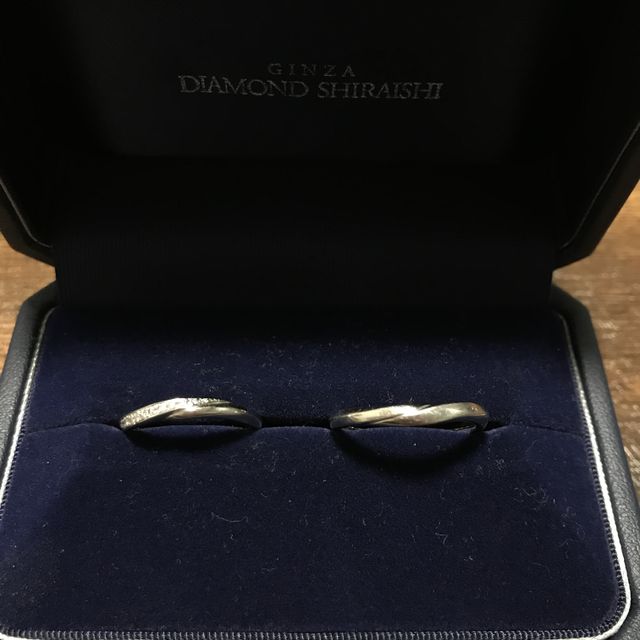 【銀座ダイヤモンドシライシの口コミ】 デザインの良さと何より着け心地が良かったためです。また接客についても…