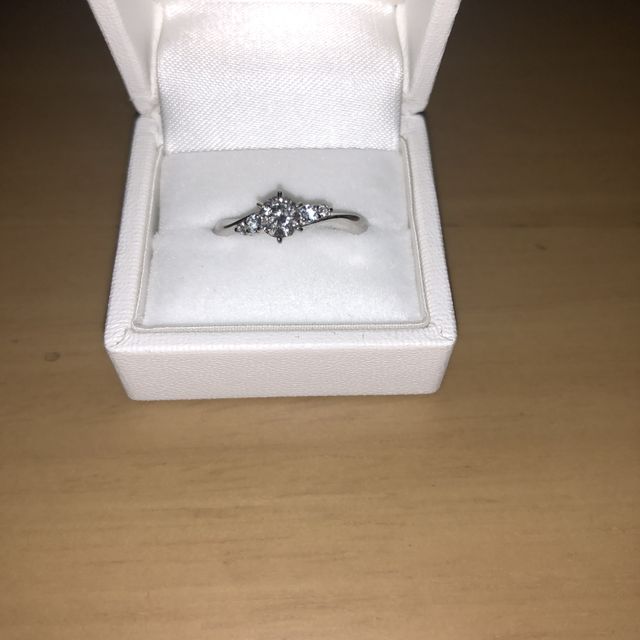 【I's stone(アイズストーン)の口コミ】 初めての指輪選びで、最初は２店舗回る予定でしたが、
数多くある中から選…