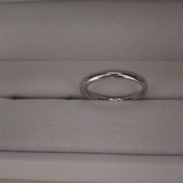 【OCTAVE(オクターヴ)の口コミ】 デザインと価格帯が気に入りました。指輪の内側に二人の誕生日石をそれぞ…