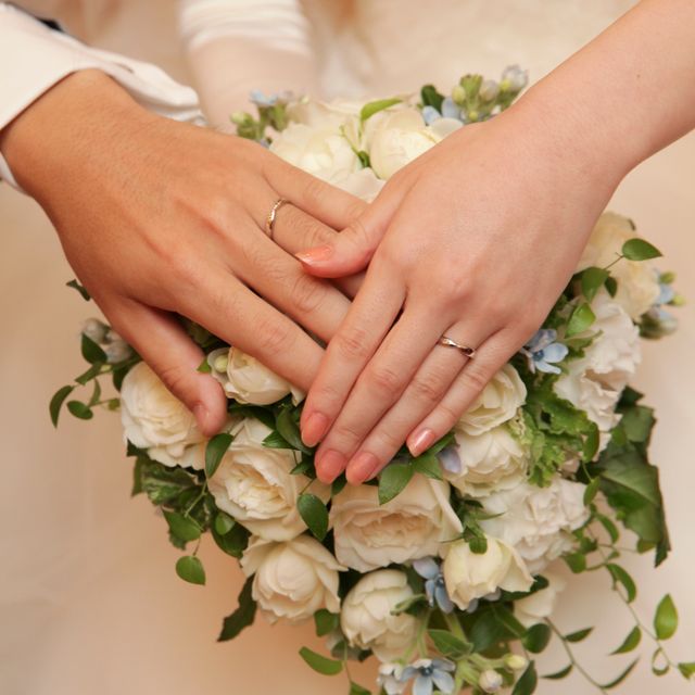 【ティファニー(Tiffany & Co.)の口コミ】 最初は普通の丸い結婚指輪を探していたのですが、
ティファニーのハーモニ…