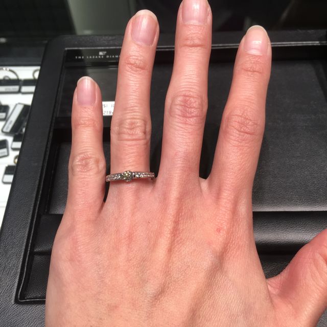 【ラザール ダイヤモンド(LAZARE DIAMOND)の口コミ】 なんといってもデザインが気にいりました。元々細いのよりも太くてごつめ…