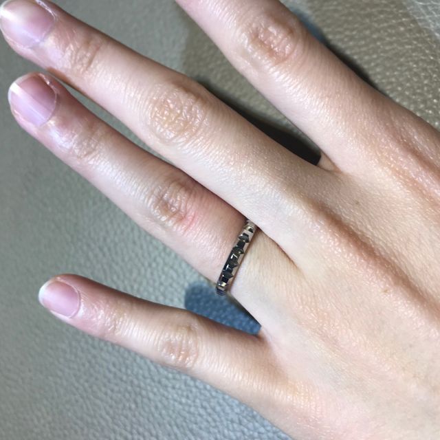 【ブシュロン(BOUCHERON)の口コミ】 ブランドロゴがなくても「ブシュロン」と知っている人はわかるデザインで…