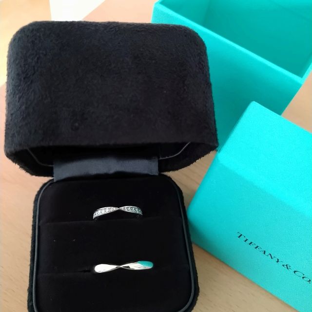 【ティファニー(Tiffany & Co.)の口コミ】 最初はシンプルでストレートラインなものを探していましたが、ネットで見…