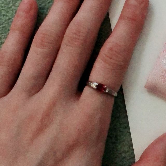 【GSTVの口コミ】 誕生石があしらわれており、ダイヤモンドもついていて可愛かったためこち…