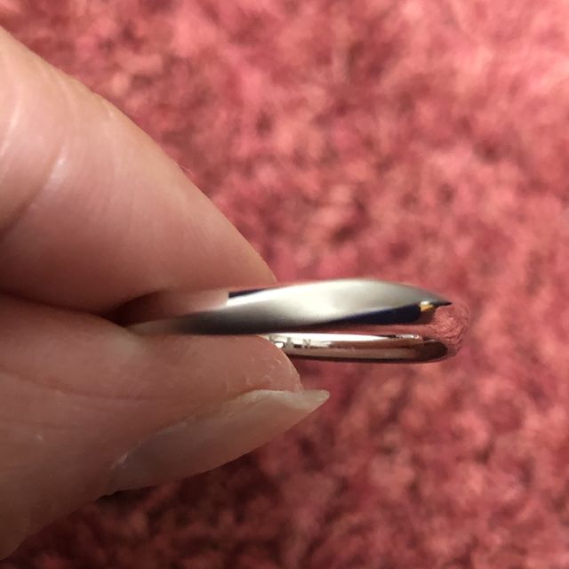 【4℃ BRIDAL(ヨンドシーブライダル)の口コミ】 私はウェーブタイプの細身デザインがよかったのですが、あまり細かくどう…