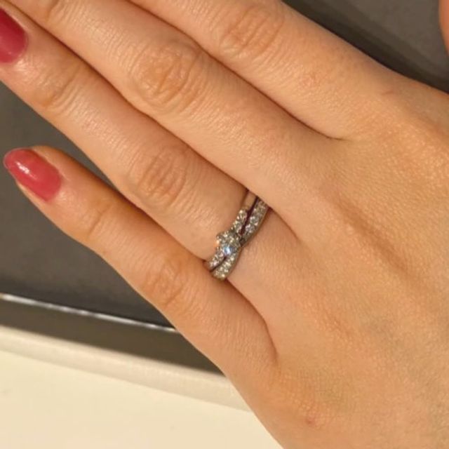 【銀座ダイヤモンドシライシの口コミ】 決め手になったのはやはりダイヤモンドの輝きです。また色々な指輪を試着…