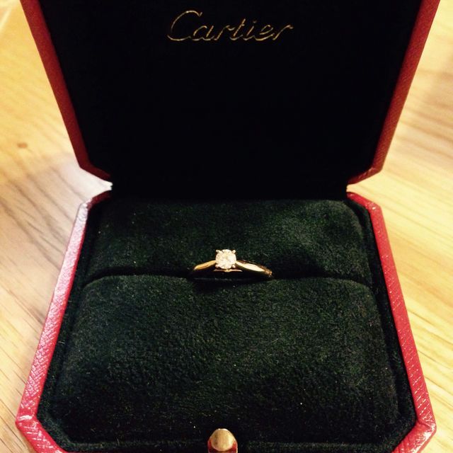 【カルティエ(Cartier)の口コミ】 私は黄色味肌なので、肌になじむピンクゴールドを使っていること、婚約指…