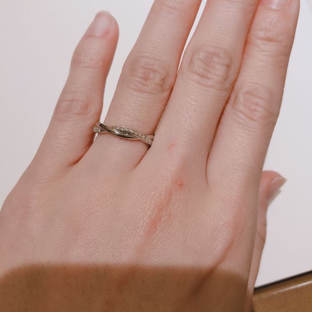 【ラザール ダイヤモンド(LAZARE DIAMOND)の口コミ】 他のブランドにはないデザインで結婚指輪としては珍しい形をしたものが多…