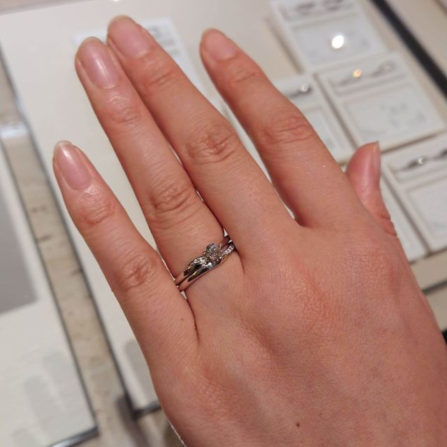 【俄(にわか)の口コミ】 細身で指に馴染みやすく、今までつけた指輪の中で一番しっくりくるもので…