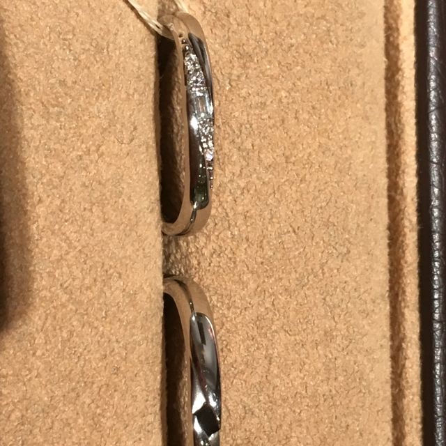 【ORECCHIO(オレッキオ)の口コミ】 スクエアカットされたダイヤモンドの光りかたがとても上品で、落ち着いた…