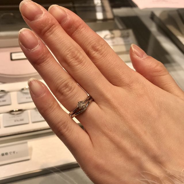 【アイプリモ(I-PRIMO)の口コミ】 婚約指輪を先に購入したので、自分の指が1番きれいに見える形に加えて、婚…