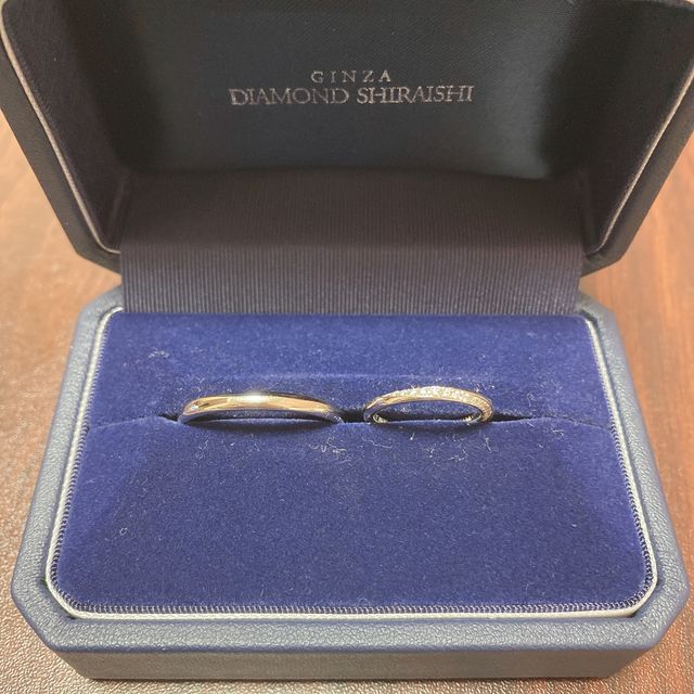 【銀座ダイヤモンドシライシの口コミ】 ダイヤモンドがついていて細身の指輪です。
ウェーブが少しかかっていて指…