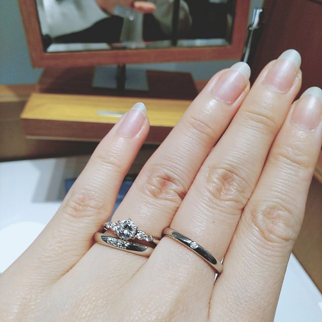 【銀座ダイヤモンドシライシの口コミ】 シンプルでオーソドックスなデザインが多く場面を選ばないものが多い印象…