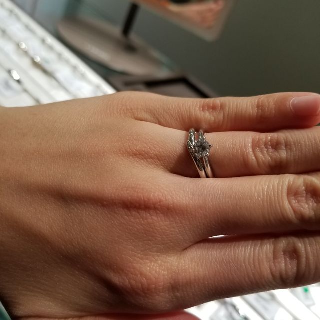 【アイプリモ(I-PRIMO)の口コミ】 デザインは一般的なものが多い印象です。どの指輪を選んでも外れはないと…
