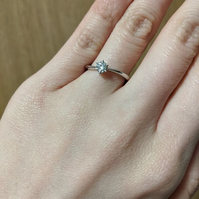 【アイプリモ(I-PRIMO)の口コミ】 プラチナ部分が細いため、指が長く華奢に見える。着台座の部分がハートに…