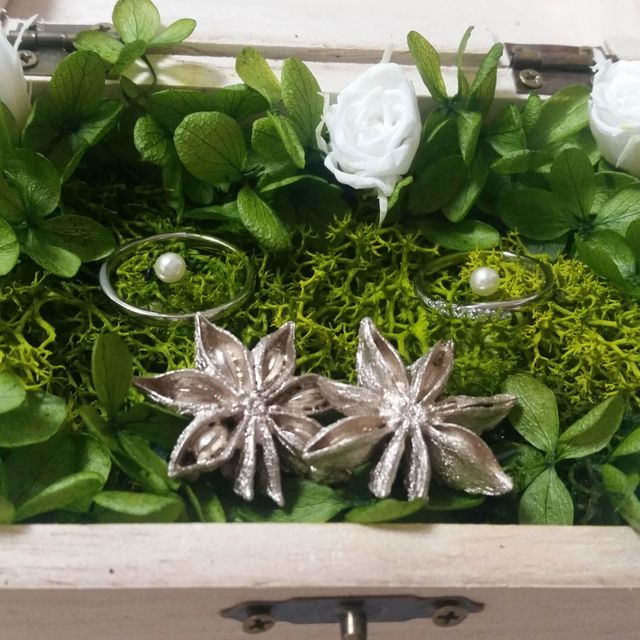 【4℃ BRIDAL(ヨンドシーブライダル)の口コミ】 ダイヤの接着面が、他の指輪と異なって埋め込まれている形ではなく足にな…