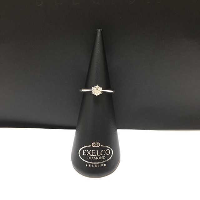 【エクセルコダイヤモンド(EXELCO DIAMOND)の口コミ】 せっかく綺麗なダイヤモンドなので、ダイヤモンドを大きく際立たせるよう…