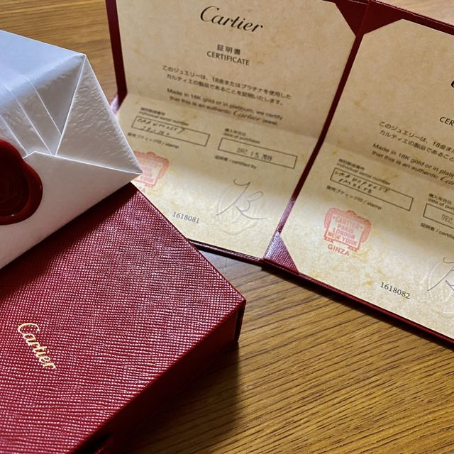 【カルティエ(Cartier)の口コミ】 あえてプラチナではなくゴールドで高級感のあるカルティェを選びました。
…