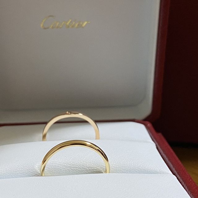【カルティエ(Cartier)の口コミ】 あえてプラチナではなくゴールドで高級感のあるカルティェを選びました。
…