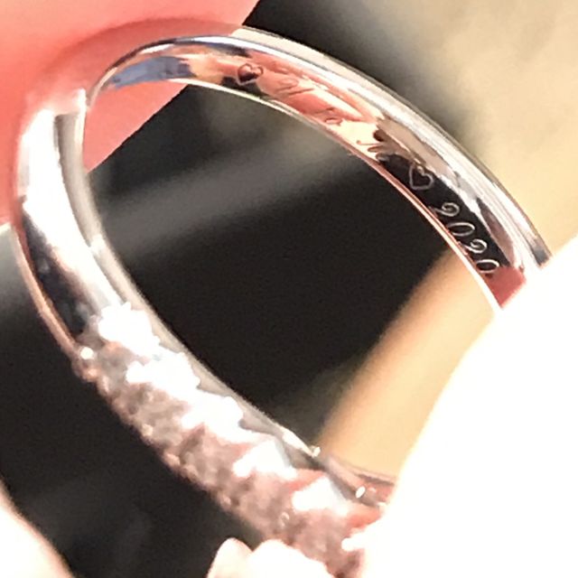 【銀座ダイヤモンドシライシの口コミ】 ダイヤモンドの品質保証がされており、輝きとリングの形も十分に満足でき…