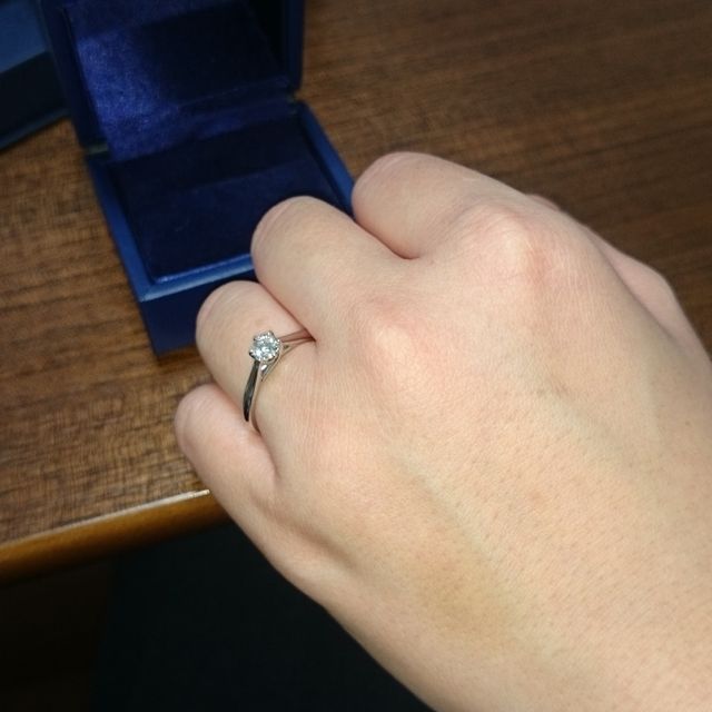 【銀座ダイヤモンドシライシの口コミ】 エバーアフターの響き、意味に惹かれて購入を決めました。手を繋いでいる…