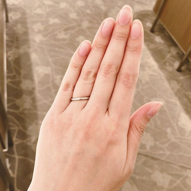【ティファニー(Tiffany & Co.)の口コミ】 ティファニーのプラチナ3粒ダイヤの結婚指輪141,900円です。シンプルかつ…