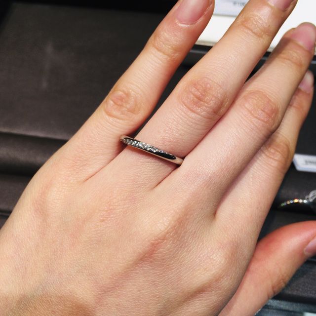 【アイプリモ(I-PRIMO)の口コミ】 ダイヤモンドが素敵なのはもちろんですが、滑らかなリング、エッジがきい…