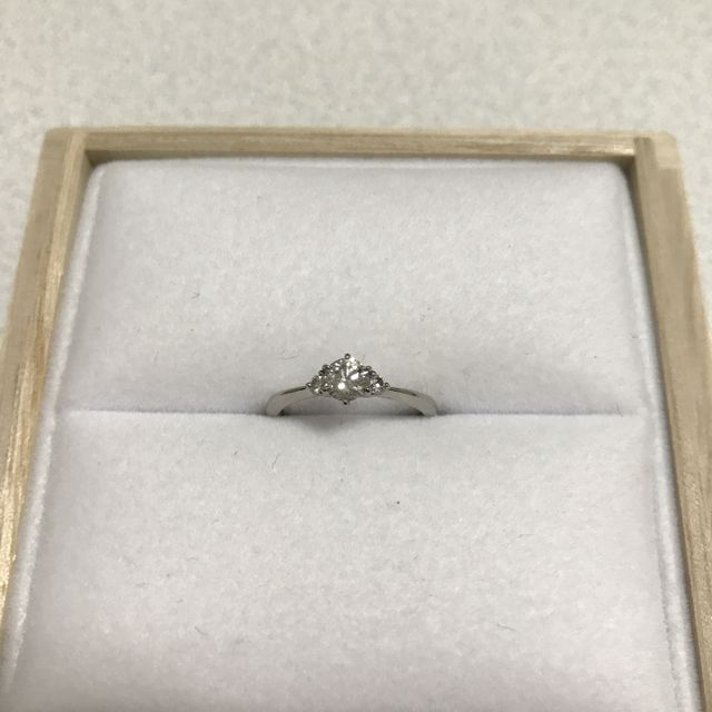 【garden(ガーデン)の口コミ】 真ん中に大きいダイアモンドで両サイドに小さいダイアモンドが付いている…