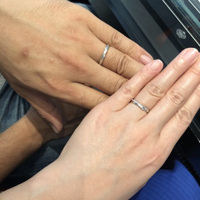 【エクセルコダイヤモンド(EXELCO DIAMOND)の口コミ】 婚約指輪のハーフエタニティだったので重ね付けができるリングを探してい…