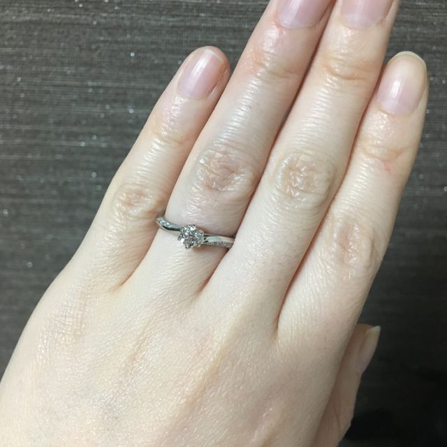 【銀座ダイヤモンドシライシの口コミ】 婚約指輪に求めるもののなかでダントツだったのがダイヤモンドの輝きでし…